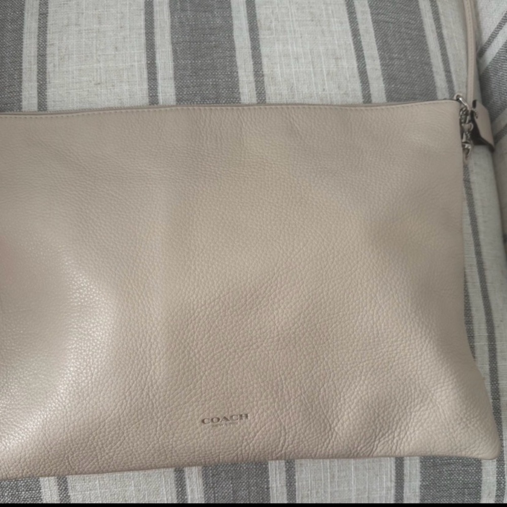 Authentic COACH cream color leather crossbody bag - Picture 3 of 7